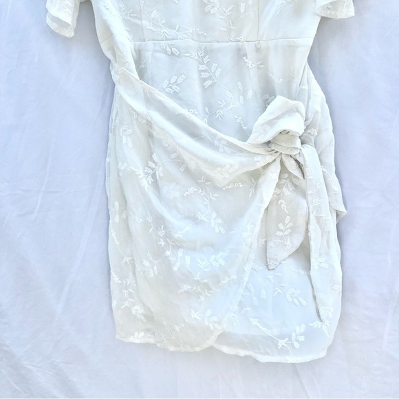 SELFIE LESLIE | NWT XL APHRODITE MOLDED BUST ANGEL SLEEVE WRAP DRESS EMBROIDERED - Picture 8 of 11